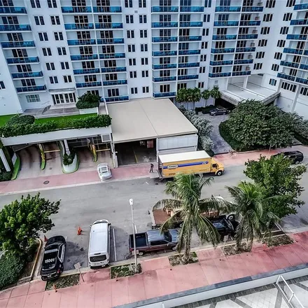 Image 2 - Collins Avenue & 24th Street, Collins Avenue, Miami Beach, FL 33140, USA - Apartment for rent