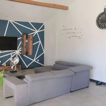 Rent this 3 bed apartment on 12 La Croisette in 17150 Mirambeau, France