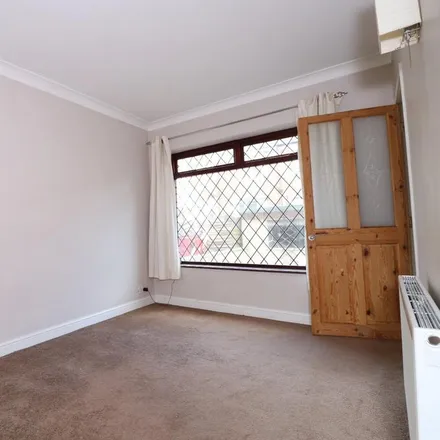 Image 5 - Model Avenue, Leeds, LS12 2BW, United Kingdom - Townhouse for rent