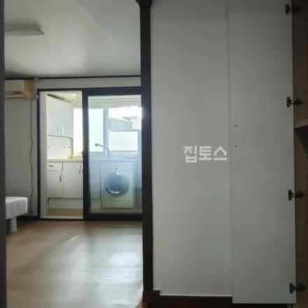 Rent this studio apartment on 서울특별시 동대문구 휘경동 286-6