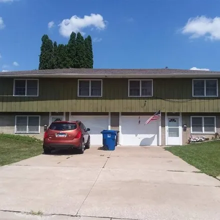 Buy this studio house on 3419 37th Avenue in Moline, IL 61265