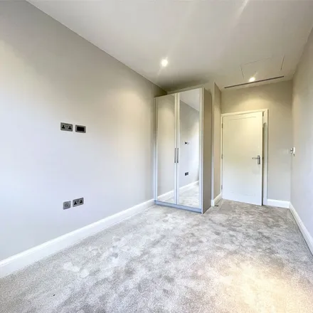 Image 3 - 92 Camlet Way, London, EN4 0NS, United Kingdom - Apartment for rent