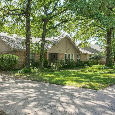 Image 2 - 3820 Welwyn Way Drive, Bedford, TX 76021, USA - House for sale