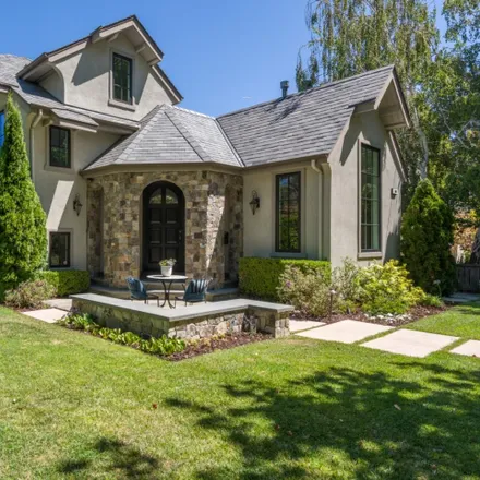 Buy this 6 bed house on 1005 Parkinson Avenue in Palo Alto, CA 94301