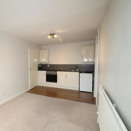 Image 2 - Great Hollands Road, Easthampstead, RG12 8QH, United Kingdom - Apartment for rent