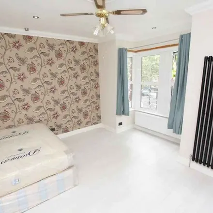 Rent this 6 bed apartment on 64 Walton Road in London, E13 9BP