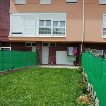 Rent this 3 bed townhouse on Avenida Cantabria in 39400 Los Corrales de Buelna, Spain