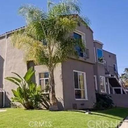 Rent this 3 bed condo on 6116 Whitworth Drive in Los Angeles, CA 90035