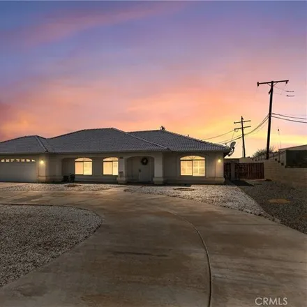 Image 2 - 15894 Venango Road, Apple Valley, CA 92307, USA - House for sale