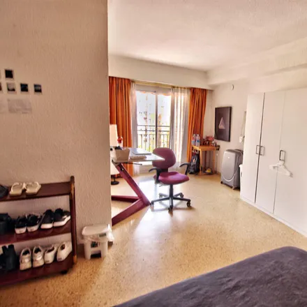 Rent this 7 bed room on Carrer de l'Explorador Andrés in 6, 46022 Valencia
