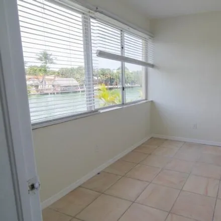 Image 9 - 1945 Calais Drive, Isle of Normandy, Miami Beach, FL 33141, USA - Apartment for rent
