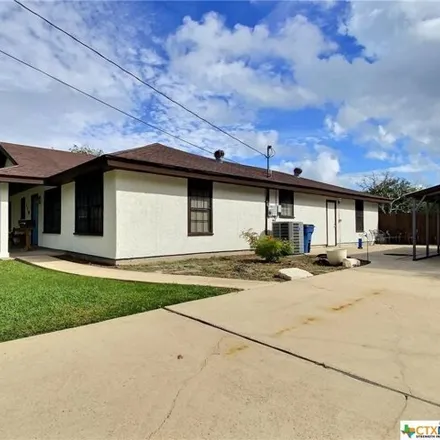 Image 2 - 120 East South Street, Port Lavaca, TX 77979, USA - House for sale