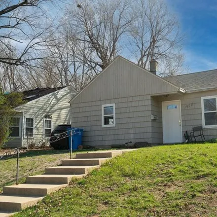 Buy this 2 bed house on Augustana University in 2001 South Summit Avenue, Sioux Falls