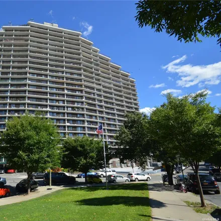 Image 1 - Shore Towers, Shore Tower Path, New York, NY 11102, USA - Apartment for rent