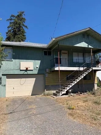 Buy this studio duplex on 327 Hillside Avenue in Klamath Falls, OR 97601