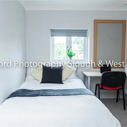 Image 2 - 57 Broomfield, Guildford, GU2 8LH, United Kingdom - Apartment for rent