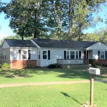 Rent this 3 bed house on 700 Stone Boulevard in Pineview Heights, Tullahoma