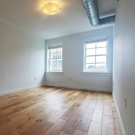 Image 3 - Coldwell Banker Preferred, 223-229 Market Street, Philadelphia, PA 19106, USA - Apartment for rent