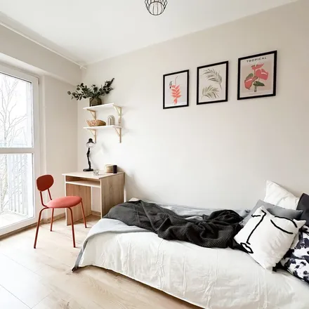 Rent this 6 bed apartment on Aleja Prymasa Tysiąclecia in 01-404 Warsaw, Poland