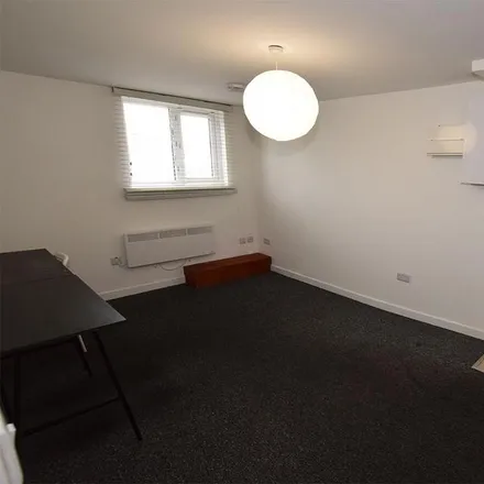 Image 2 - 3 St Denys Road, Portswood Park, Southampton, SO17 2GN, United Kingdom - Apartment for rent