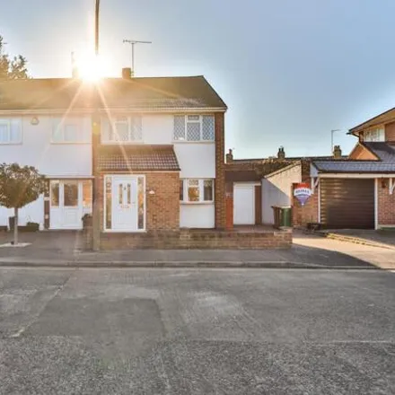 Buy this 3 bed duplex on Lesley Close in London, DA5 1LX