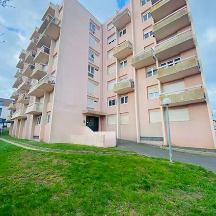Image 2 - 3 Rue Bel-Orient, 22000 Saint-Brieuc, France - Apartment for rent