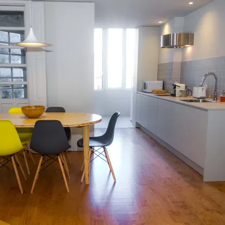 Rent this 2 bed apartment on Elee's Deli Bar in Rua da Firmeza, 4000-044 Porto