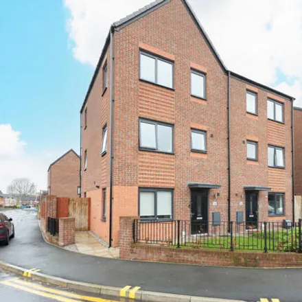 Buy this 4 bed duplex on Bothwell Road in Manchester, M40 7PA