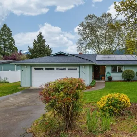 Buy this 3 bed house on 1745 Parkdale Drive in Grants Pass, OR 97527