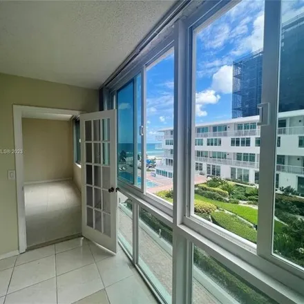 Image 5 - The Carriage House, 5401 Collins Avenue, Miami Beach, FL 33140, USA - Condo for sale