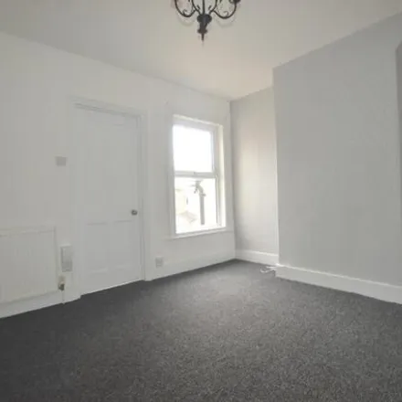 Image 6 - 102 Leavesden Road, North Watford, WD24 5EH, United Kingdom - Townhouse for sale