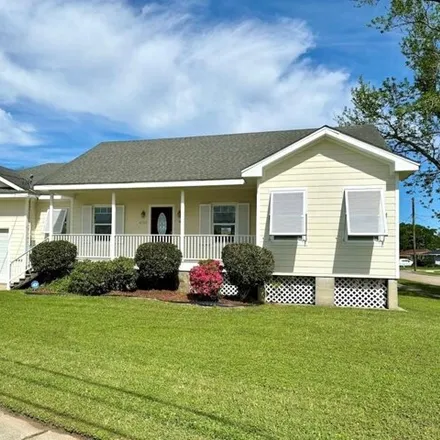 Buy this 3 bed house on 6723 Cummins St in Metairie, Louisiana