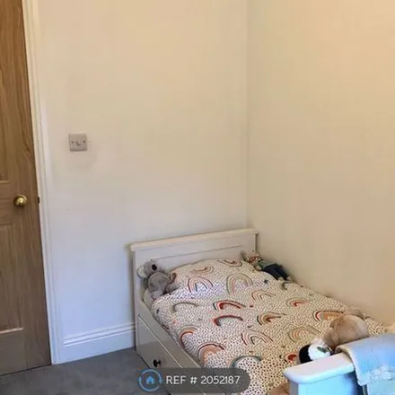 Image 7 - Tolson Road, London, TW7 7AH, United Kingdom - Townhouse for rent