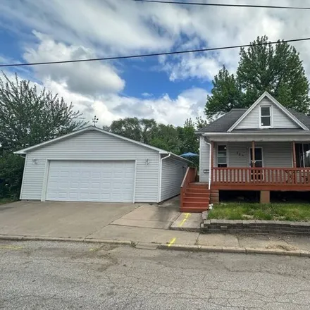 Buy this 3 bed house on Anna Street in Fond du Lac, East Peoria