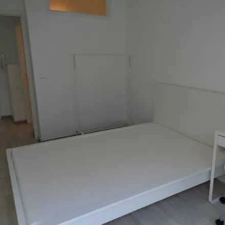 Rent this 2 bed room on Suzuki in Rua de Santos Pousada, 4000-077 Porto
