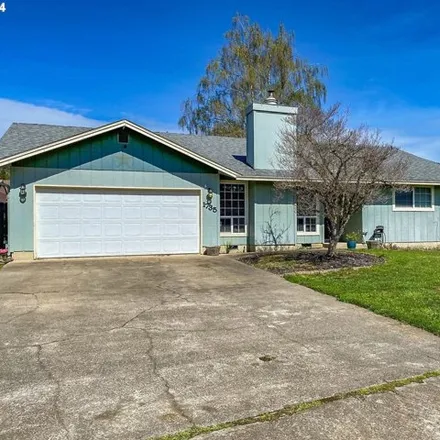 Buy this 3 bed house on 1733 Jasper Avenue in Sutherlin, Douglas County