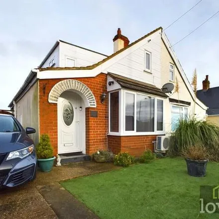 Buy this 2 bed duplex on St Andrews Road in Mablethorpe, LN12 1JB