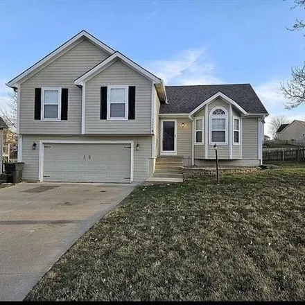 Buy this 3 bed house on 5526 Long View Drive in Saint Joseph, MO 64503