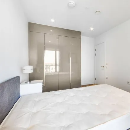 Image 2 - South Garden Point, Sayer Street, London, SE17 1FE, United Kingdom - Apartment for rent