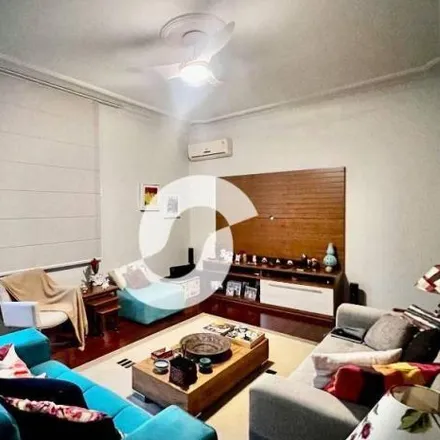 Buy this 3 bed apartment on Rua Doutor Tavares de Macedo 267 in Icaraí, Niterói - RJ