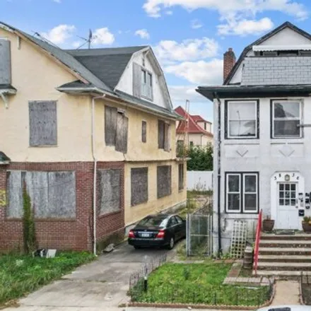 Buy this studio house on 3836 Laurel Avenue in New York, NY 11224