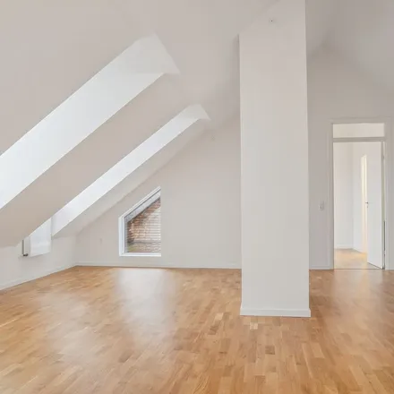 Rent this 4 bed apartment on Sallingvej 57 in 2720 Vanløse, Denmark