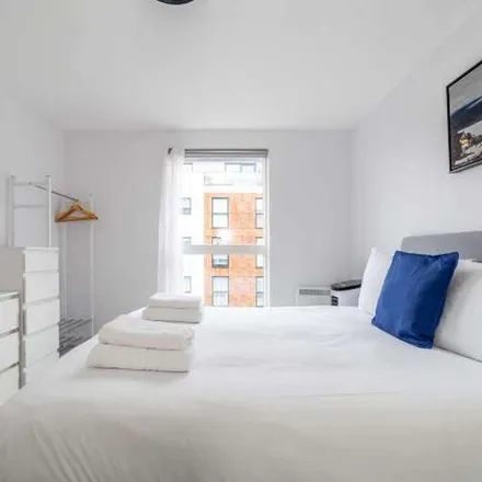 Image 9 - Pump House Crescent, London, TW8 0HA, United Kingdom - Apartment for rent