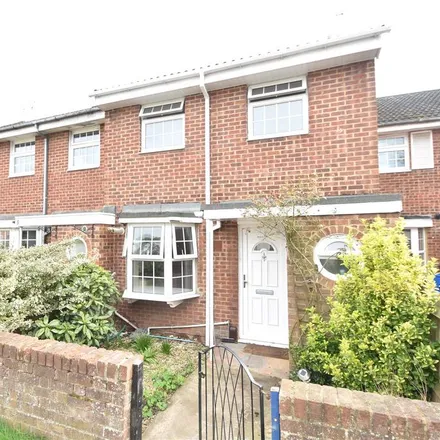 Rent this 3 bed duplex on St Luke's School in Ray Mill Road West, Maidenhead