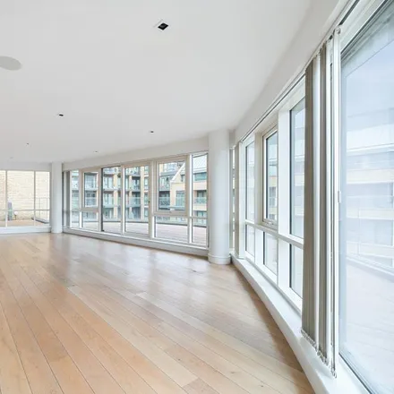 Rent this 3 bed apartment on Provenance House in 8 Kew Bridge Road, Strand-on-the-Green