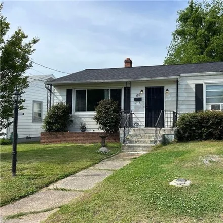 Buy this 2 bed house on 190 Charlotte Avenue in Colonial Heights, VA 23834