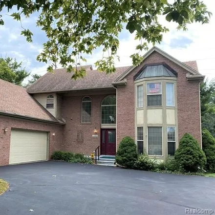 Buy this 3 bed house on South Boulevard in Auburn Hills, MI 48326