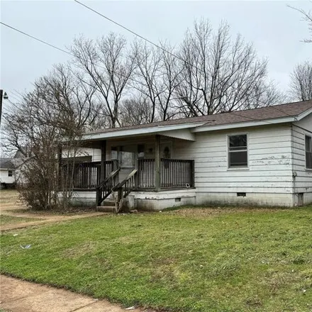 Buy this 2 bed house on 365 Locust Street in Doniphan, Ripley County