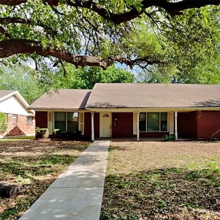 Rent this 3 bed house on 5753 Wimbleton Way in Fort Worth, Texas