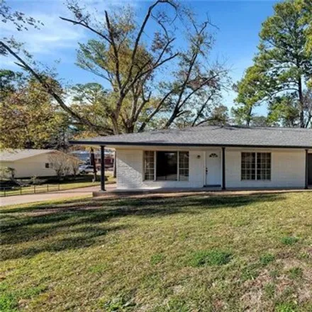 Buy this 4 bed house on 2220 Avenue O in Huntsville, Texas